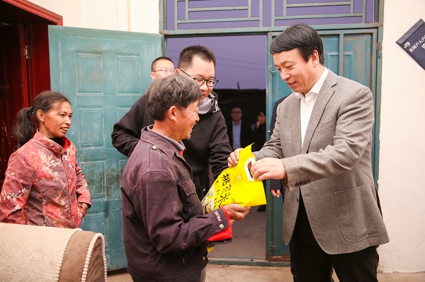 中國華融黨委副書記、監(jiān)事長胡建忠一行赴四川宣漢縣調(diào)研督導(dǎo)扶貧工作